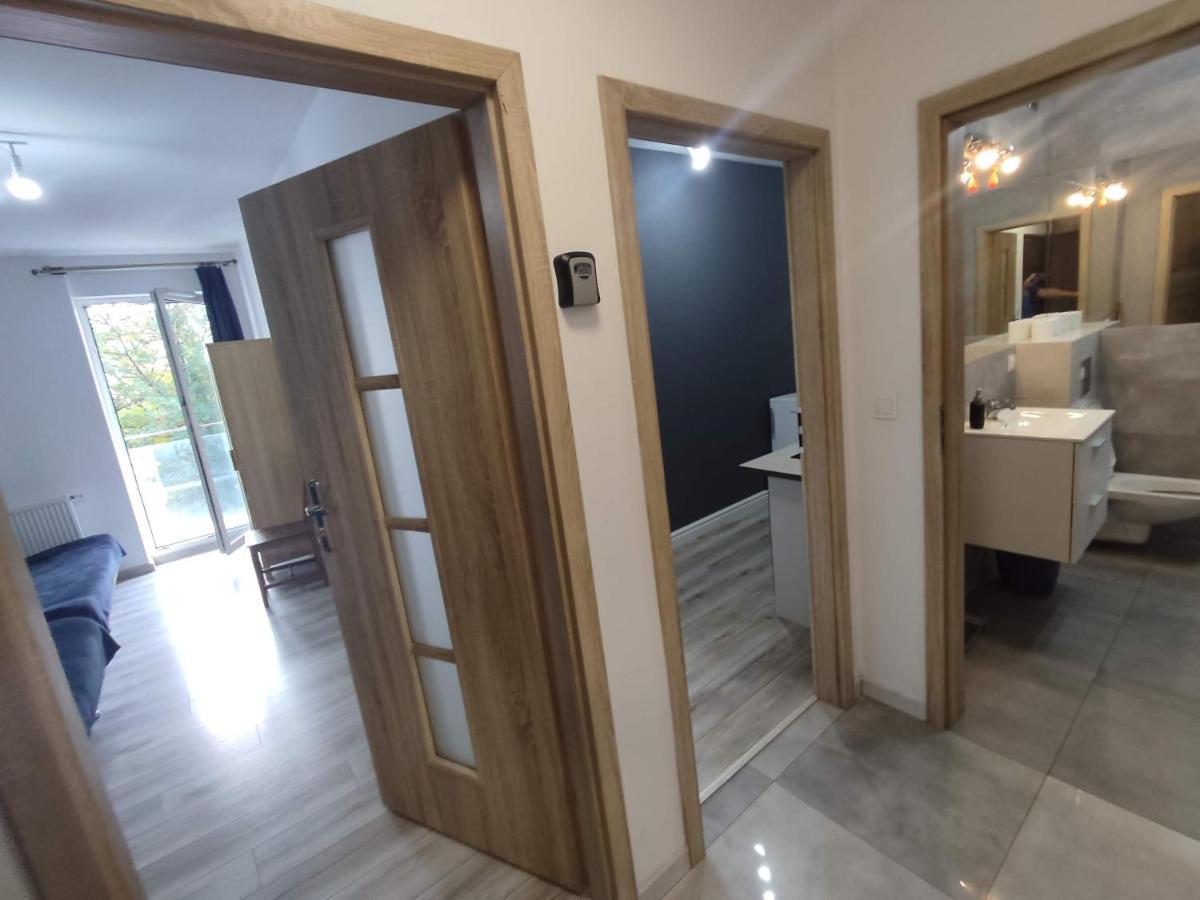 1110 Smialego 39 - Tanie Pokoje W Apartamencie - Samodzielne Zameldowanie - Self Check In Poznan Bagian luar foto