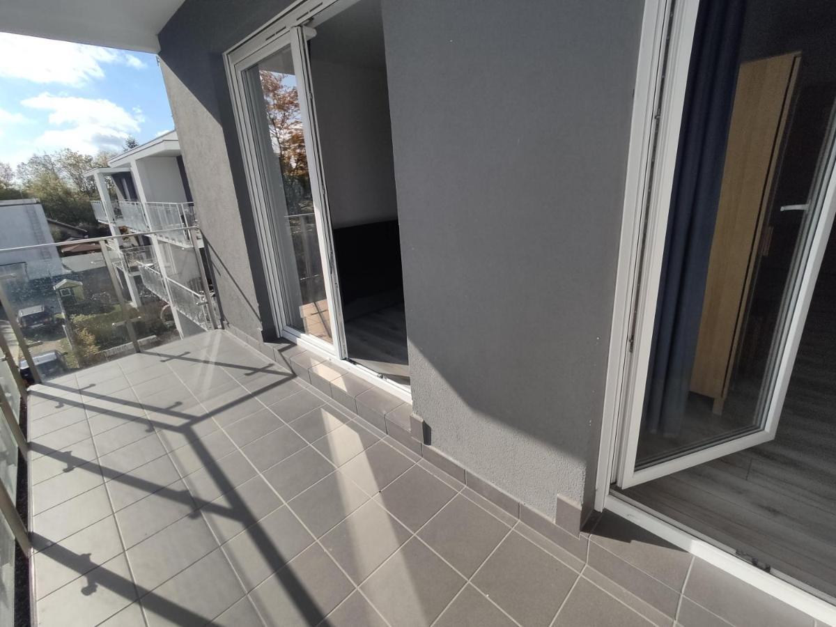 1110 Smialego 39 - Tanie Pokoje W Apartamencie - Samodzielne Zameldowanie - Self Check In Poznan Bagian luar foto