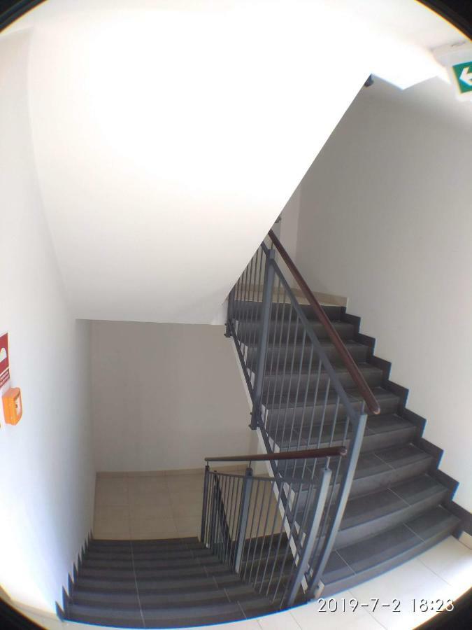 1110 Smialego 39 - Tanie Pokoje W Apartamencie - Samodzielne Zameldowanie - Self Check In Poznan Bagian luar foto