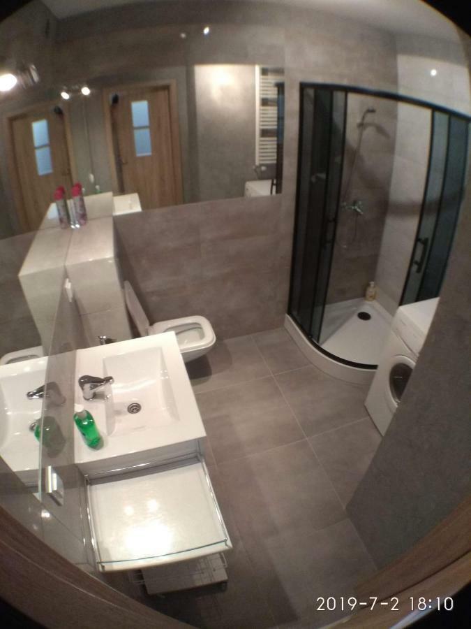 1110 Smialego 39 - Tanie Pokoje W Apartamencie - Samodzielne Zameldowanie - Self Check In Poznan Bagian luar foto