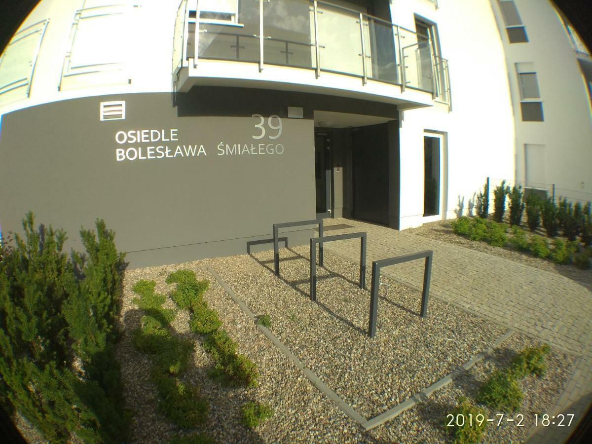 1110 Smialego 39 - Tanie Pokoje W Apartamencie - Samodzielne Zameldowanie - Self Check In Poznan Bagian luar foto