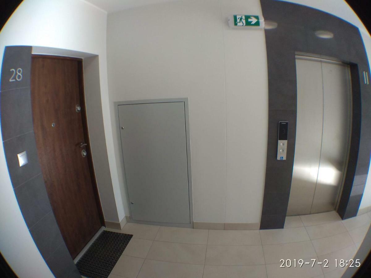 1110 Smialego 39 - Tanie Pokoje W Apartamencie - Samodzielne Zameldowanie - Self Check In Poznan Bagian luar foto